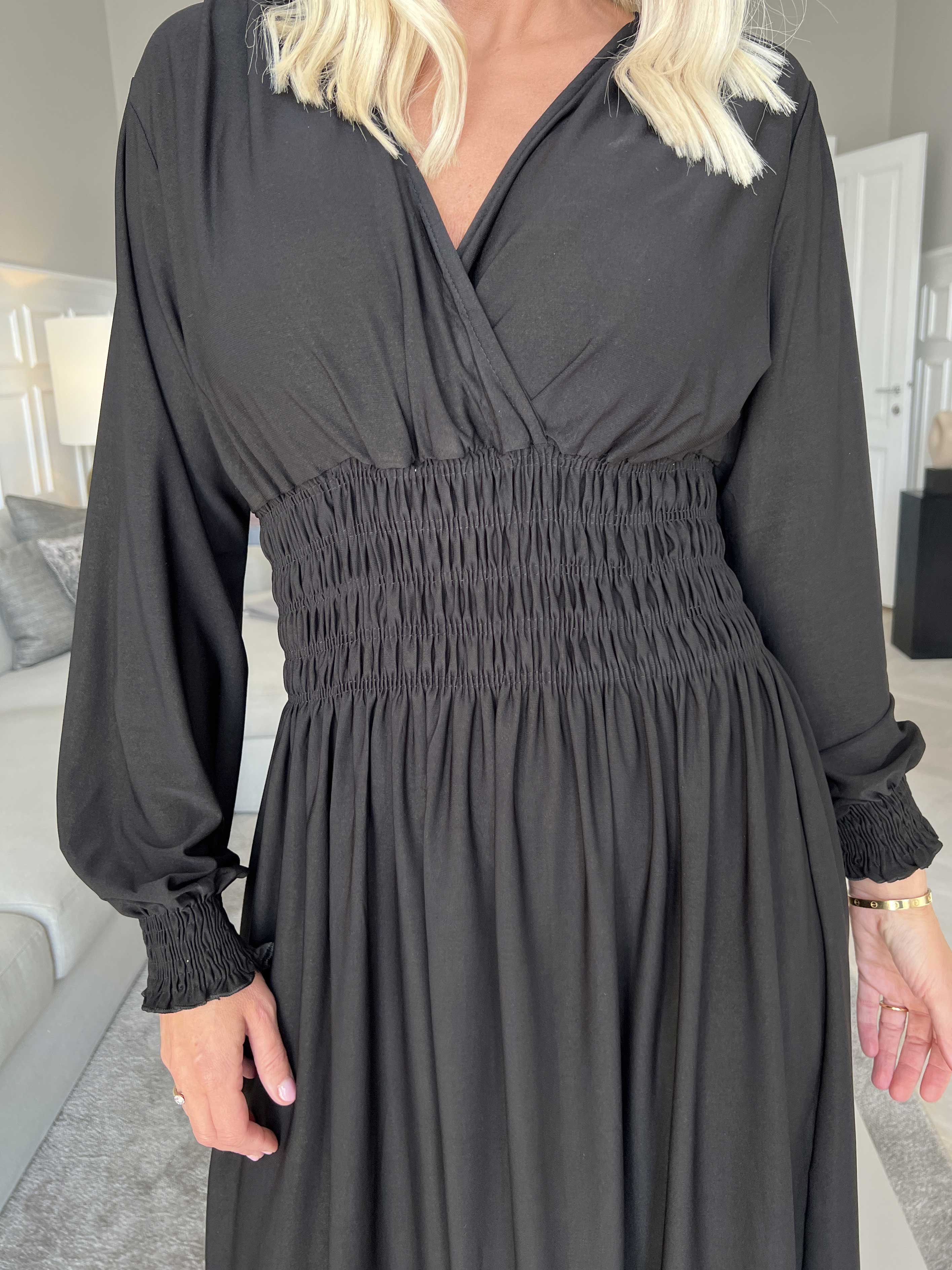 Pams Plain Midi L/S - Elastisk klänning med smock och långa ärmar